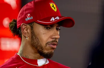 Lewis Hamilton lijkt hoop te verliezen in samenwerking met Ferrari: 'Dit wist ik niet...'