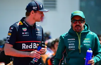 Fernando Alonso druist in tegen Max Verstappen: 'Er is niets veranderd'