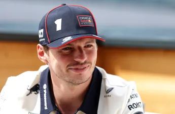 Max Verstappen komt met duidelijke reactie na geruchten over vertrek naar Mercedes