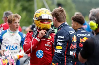 Slimme truc van Lewis Hamilton gespot tijdens intens moment met Max Verstappen