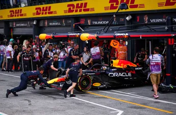 Drama voor Max Verstappen in Zandvoort: hoeveel schade heeft Red Bull-auto opgelopen na crash?