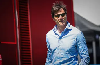 Toto Wolff spreekt zich uit over 'klootzak' binnen Red Bull