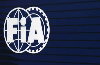 FIA deelt forse gridstraf uit aan Red Bull-rijder en past startopstelling aan