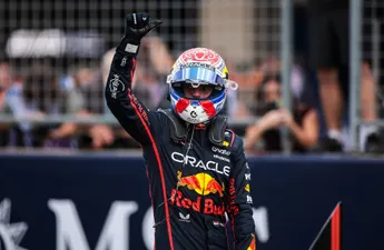 Max Verstappen schrijft geschiedenis en laat Lewis Hamilton officieel achter zich