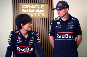 Tsunoda deelt tik uit aan Max Verstappen en Helmut Marko