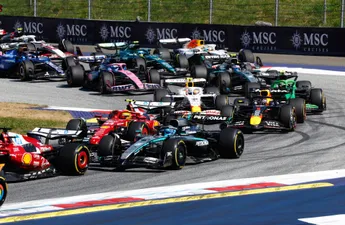 Grote transferbom dropt in F1-paddock: 'Verstappen en Hamilton vertrekken na 2026, Russell naar Ferrari'