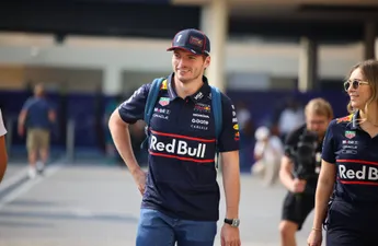 Foto van Max Verstappen doet stof opwaaien: 'Dit is illegaal!'