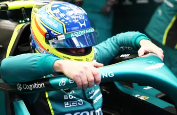 Fernando Alonso doet uitspraak over zijn mentale gezondheid na zorgen bij Adrian Newey