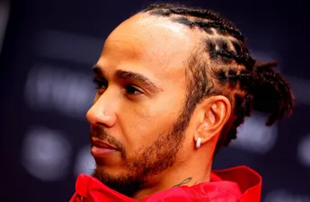 Fans door het dolle: Lewis Hamilton met nieuwe liefde gespot tijdens Super Bowl