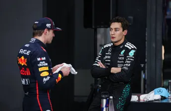 George Russell lijnrecht tegenover Max Verstappen na felle klacht bij FIA