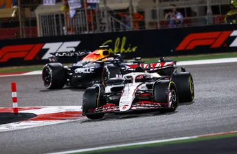 Voormalig aartsrivaal van Max Verstappen onderuit gehaald door eigen F1-teambaas
