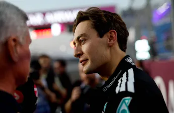 George Russell gelooft zijn ogen niet door onthulling Aston Martin: 'Wat hij met die auto gedaan heeft...'