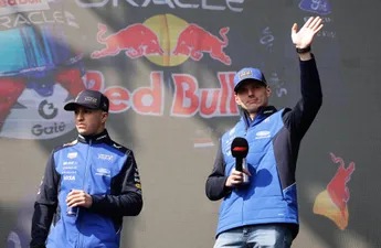 Isack Hadjar gaat volledig tegen teamgenoot Max Verstappen in