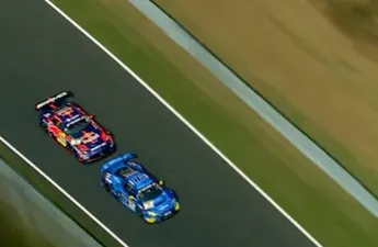 Video: Max Verstappen weet zware crash nipt te voorkomen op Nürburgring