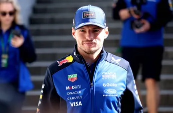 Max Verstappen beschermt Lewis Hamilton bij stewards in Japan