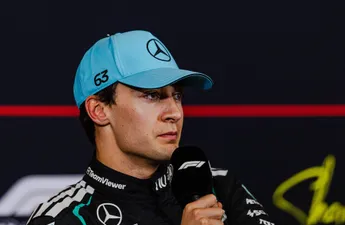 George Russell is woedend op Max Verstappen in Japan