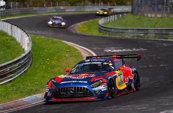 Max Verstappen maakt Nürburgring gek tijdens NLS4 met inhaalrace