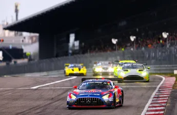 Uitslag van de Nürburgring-race van Max Verstappen op zondag