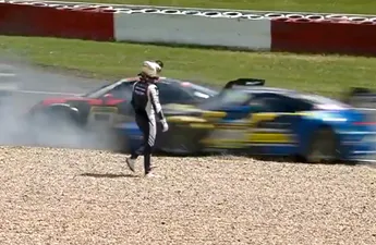 Video: Schokkende crash tijdens eerste kwalificatie 24 uur van de Nürburgring