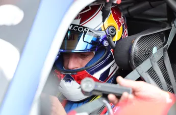 Ongeziene beelden: hoe Verstappen een ramp op de Nürburgring wist te ontwijken