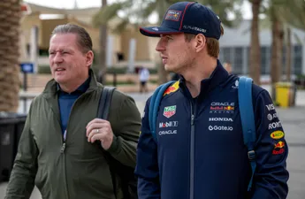 Max Verstappen reageert op zware crash van vader Jos: 'Gelukkig nam hij op...'