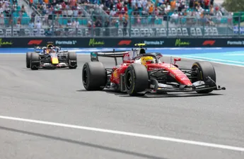 Lewis Hamilton wijst Max Verstappen als schuldige aan na teleurstelling in Miami