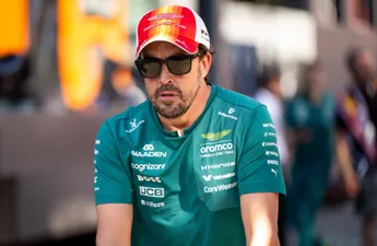 Fernando Alonso is er helemaal klaar mee en haalt snoeihard uit naar Adrian Newey