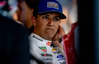 Isack Hadjar heeft spijt na gevecht met Lewis Hamilton