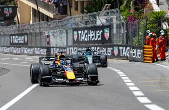 Italiaans medium verrast Max Verstappen met plots bericht over George Russell en Mercedes