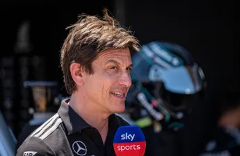Toto Wolff lovend over Max Verstappen na duel met Kimi Antonelli: 'Hij is het zelf ook!'