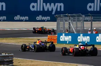 Lewis Hamilton is er klaar mee en haalt hard uit naar de FIA