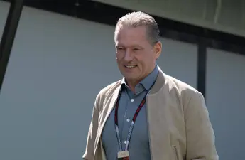 Jos Verstappen in tranen tijdens bruiloft van dochter Victoria