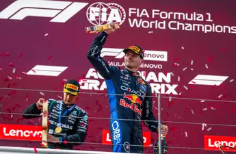 Viaplay-commentator doet grote onthulling over Max Verstappen: 'Er zijn maar twee coureurs die hij echt hoog heeft zitten'