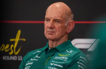 Adrian Newey heeft duidelijke waarschuwing voor Max Verstappen 'Dan gaan we stappen zetten'