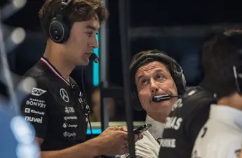 Bom op de F1: 'Toto Wolff wil af van George Russell en zorgt voor problemen aan Mercedes-auto'