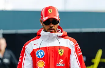 Lewis Hamilton doet opvallende uitspraak over langer verblijf van Max Verstappen: 'Weet niet of het goed is voor de F1'