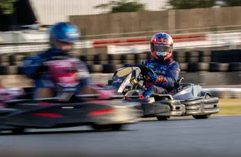 Max Verstappen verrast en gaat deelnemen aan de grootste kartrace ter wereld