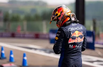 F1-commentator weet het zeker: radioberichten van Max Verstappen waren voor McLaren bedoeld