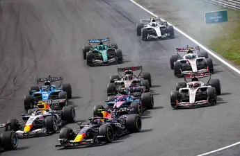 FIA deelt ontzettend zware straf uit na harde crash van Max Verstappen