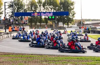 Uitslag 100-versus-1-kartrace van Max Verstappen