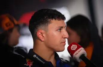 Laurent Mekies komt met eerlijk bericht na gerucht over ergere blessure Isack Hadjar
