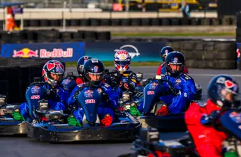 Wedstrijdleider tijdens 100-versus-1 kartrace verrast door Max Verstappen: 'Hij was...'