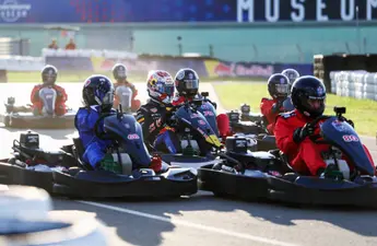 Max Verstappen betrapt op valsspelen tijdens kartrace: 'Dat moet een diskwalificatie zijn!'