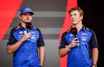 Max Verstappen wijst naar opmerkelijke prestaties Liam Lawson en legt groot probleem bloot
