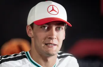 Mercedes-topman dreigt George Russell een verbod op te leggen