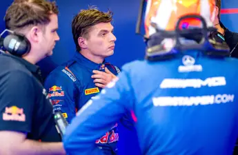 Hamilton verrast vriend en vijand en gaat op de foto met Max Verstappen in Portugal