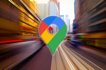 Zo verander je de saaie blauwe pijl in Google Maps in een auto