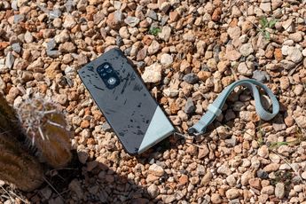 Motorola Defy officieel: robuuste telefoon met extra grip en polsband