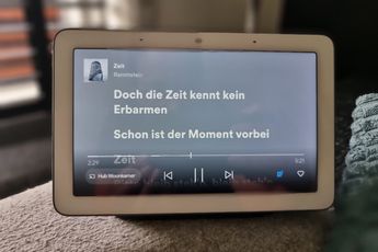 Zo bekijk je Spotify realtime songteksten op je smart display