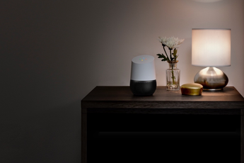 'Google Nest-gebruiker hoort onbekenden door smart speaker': hoe kan dat?